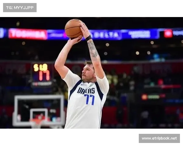 东契奇状态神勇!接连命中关键三分与中投,个人得分轻松突破(东契奇个人集锦) 东契奇状态神勇!接连命中关键三分与中投,个人得分轻松突破(东契奇个人集锦)